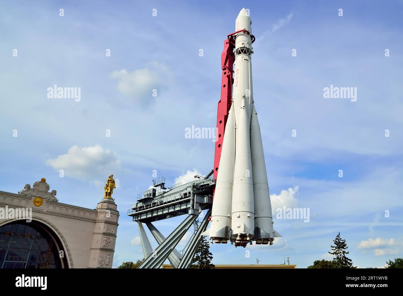Moscou, Russie, 25 août 2020 : fusée et lanceur Vostok à l'exposition des réalisations de l'économie nationale, Centre d'exposition All-Russian Banque D'Images