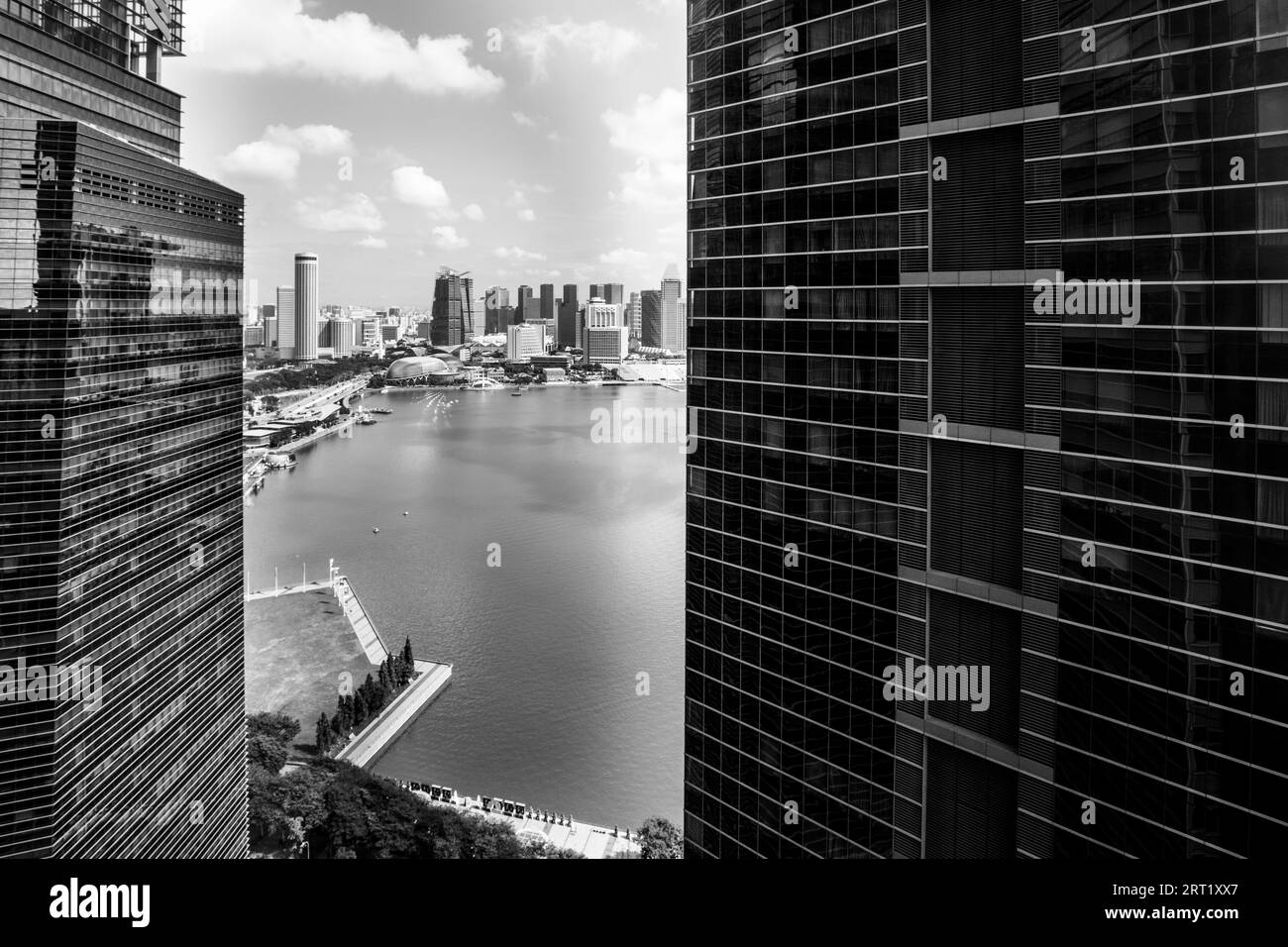 Vue de nuit sur Marina Bay urbaine et gravissime à Singapour Banque D'Images