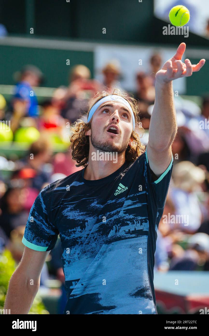 MELBOURNE, AUSTRALIE, le 16 JANVIER 2020 : Stefanos Tsitsipas (GRE) sert à Matteo Berrettini (ITA) à l'AgBioEn Kooyong Classic le jour 3 Banque D'Images