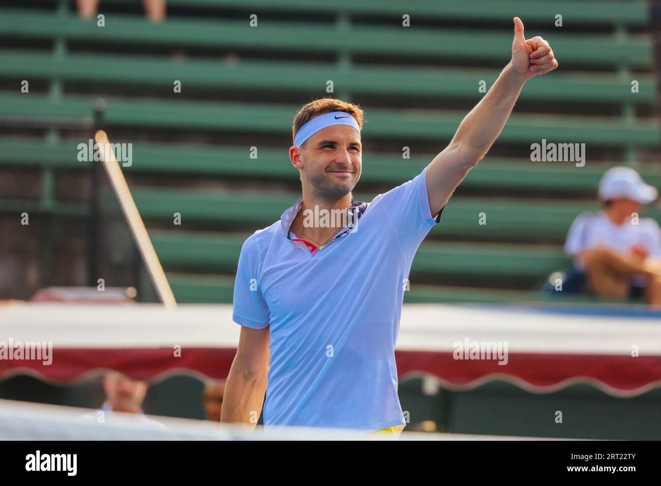 MELBOURNE, AUSTRALIE, le 14 JANVIER 2020 : Grigor Dimitrov (BUL) fait signe à la foule après avoir battu Borna Coric (CRO) au AgBioEn Kooyong Classic On Banque D'Images