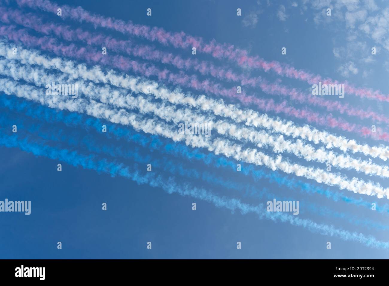 Gateshead, Royaume-Uni. 10 septembre 2023. Great North Run 2023. Des flèches rouges survolent Tyne Bridge alors que les coureurs participent au semi-marathon, Credit : Hazel Plater/Alamy Live News Banque D'Images