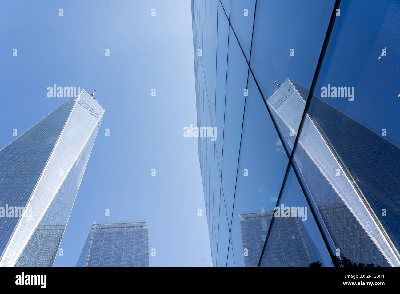 New York, États-Unis d'Amérique, 22 septembre 2019 : point de vue de réflexion du One World Trade Center à Lower Manhattan Banque D'Images