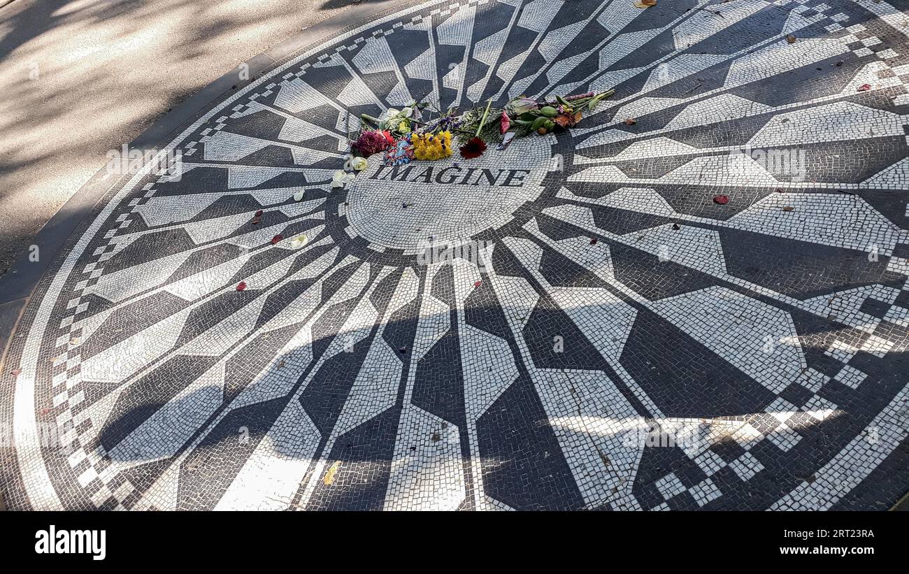 New York, États-Unis, 21 septembre 2019 : gros plan du mémorial John Lennon à Strawberry Fields dans Central Park Banque D'Images