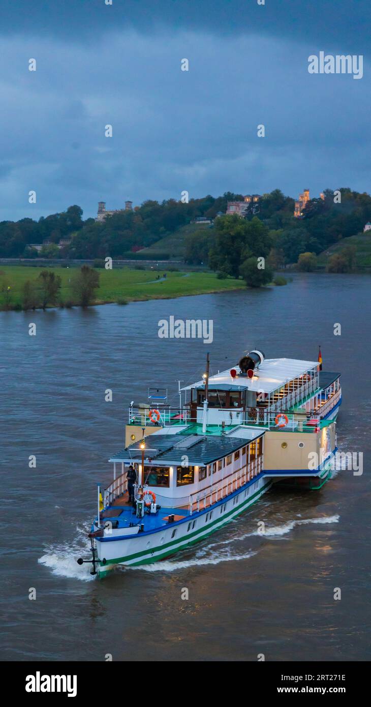 Bateau à vapeur Meissen. Construit en 1885, le PD Meissen est le troisième plus ancien bateau à aubes de la flotte. À Dresde Blasewitz au Blauen Wunder Banque D'Images