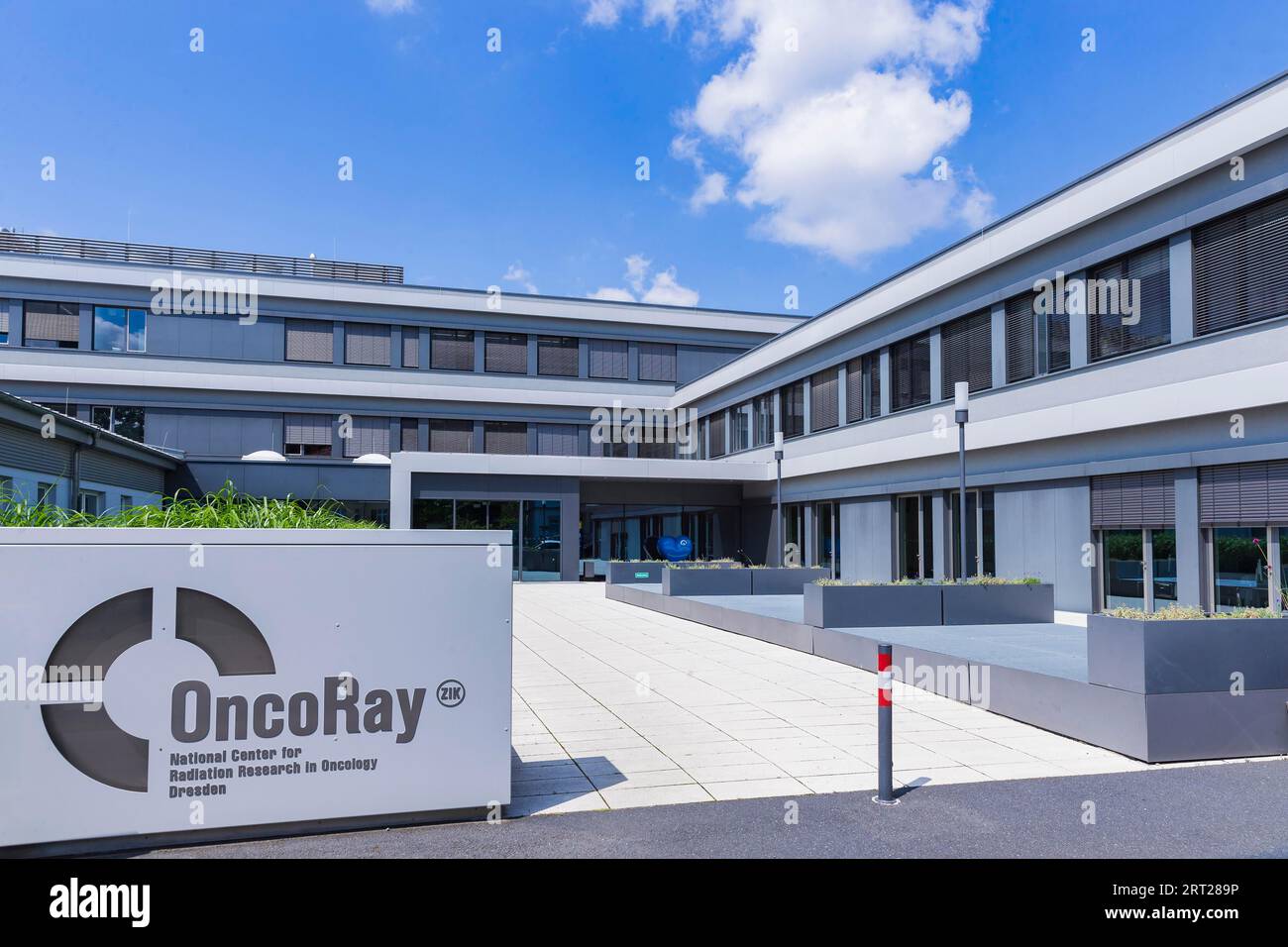 Au Centre OncoRay de Dresden, les patients atteints de cancer sont traités avec des protons dans le cadre d’essais cliniques Banque D'Images