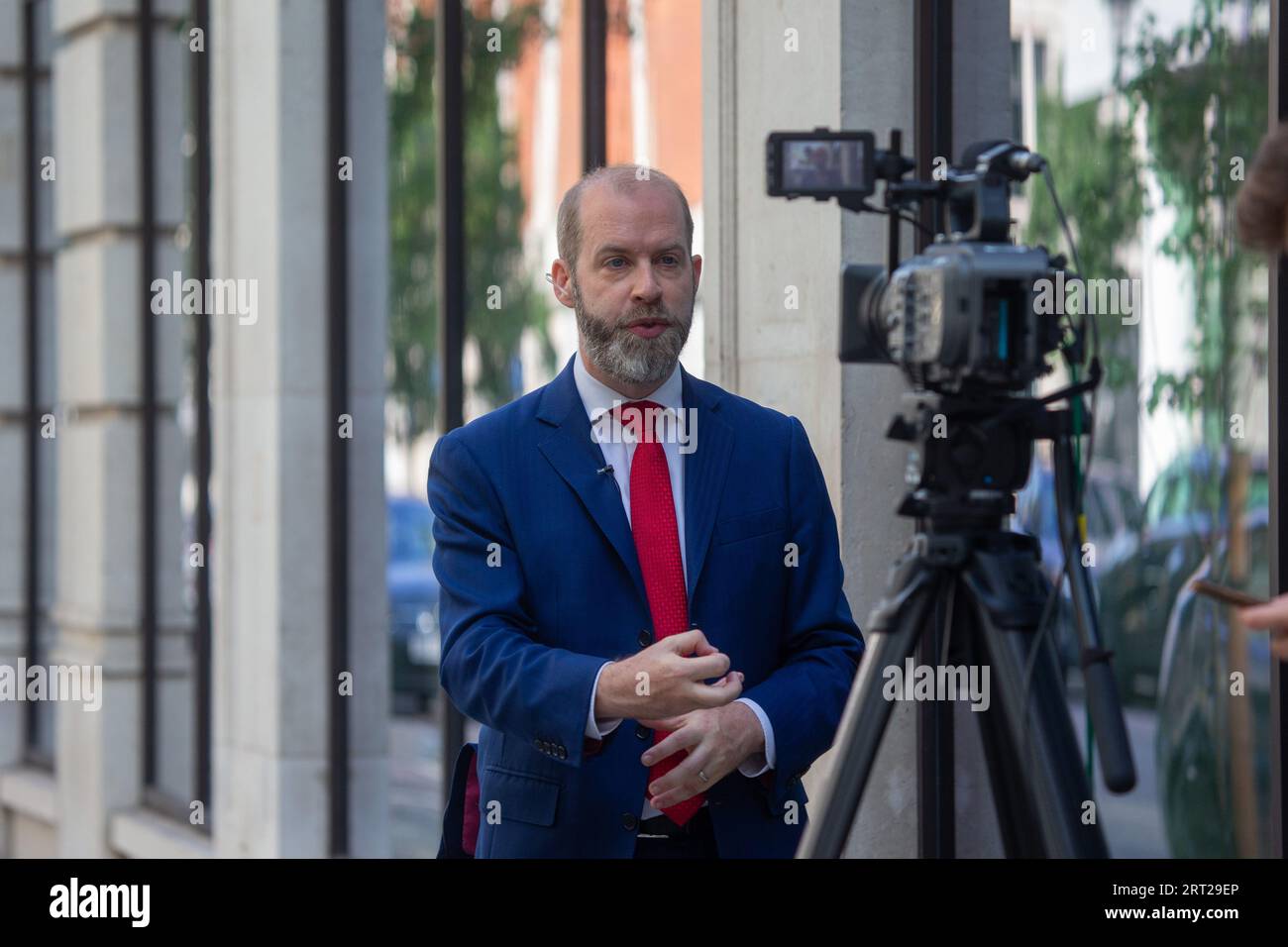 Londres, Royaume-Uni. Septembre 10 2023. Jonathan Reynolds, secrétaire d'État fantôme aux affaires, à l'énergie et à la stratégie industrielle, est vu devant la BBC alors qu'il apparaît dimanche avec Laura Kuenssberg show..Credit : Tayfun Salci / Alamy Live News Banque D'Images