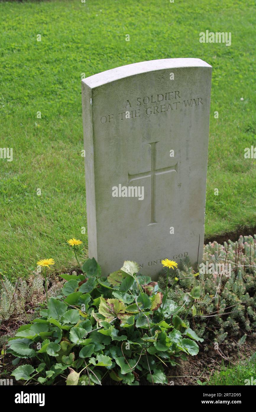 Un soldat du Gravestone de la Grande Guerre, inconnu de Dieu, cimetière de la Commission des sépultures de guerre du Commonwealth de St Symphorien Banque D'Images