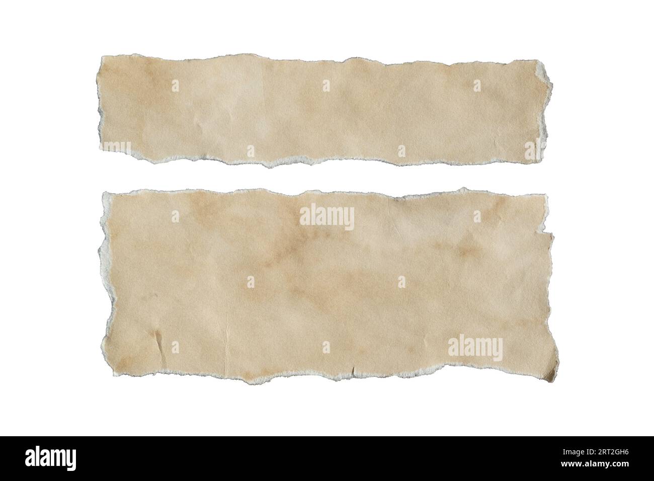 Vieux papier jauni rectangulaire déchiré sur fond blanc avec chemin de détourage Banque D'Images