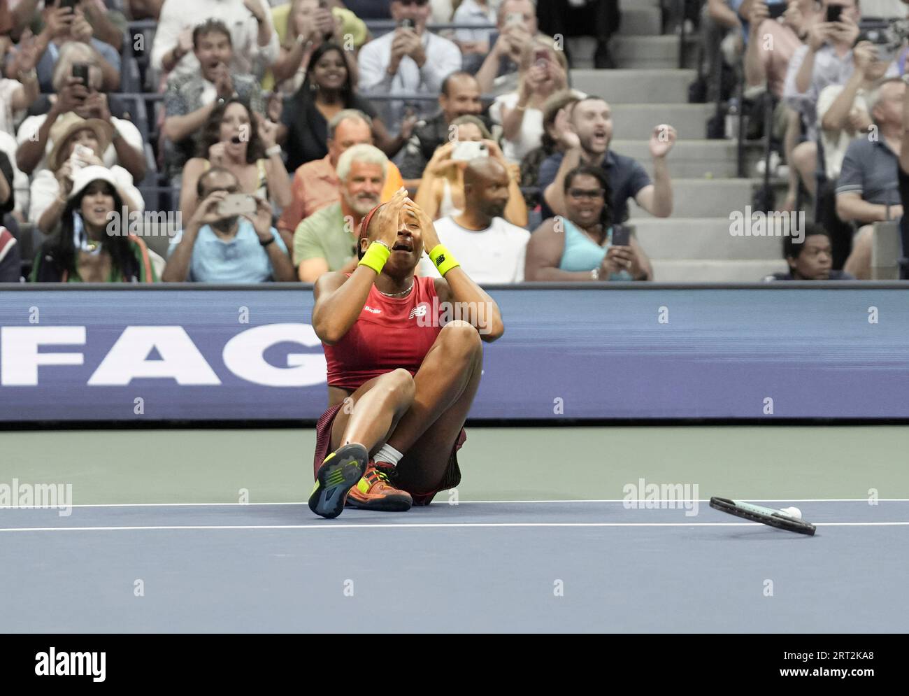 Flushing, Queens, NY, États-Unis. 9 septembre 2023. Coco Gauff (USA) célèbre sa victoire contre Aryna Sabalenka (BLR) 2-6, 6-3, 6-2, lors de la finale féminine de l'US Open disputée au Billie Jean King National tennis Center à Flushing, Queens, NY. © Grace Schultz/CSM/Alamy Live News Banque D'Images