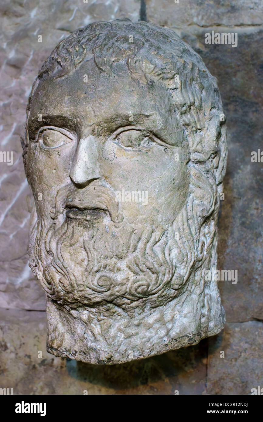 Un buste romain de Jupiter ou Héraclès (Hercule), 3e siècle après J.-C., à l'intérieur du temple d'Auguste à Pula, Croatie Banque D'Images
