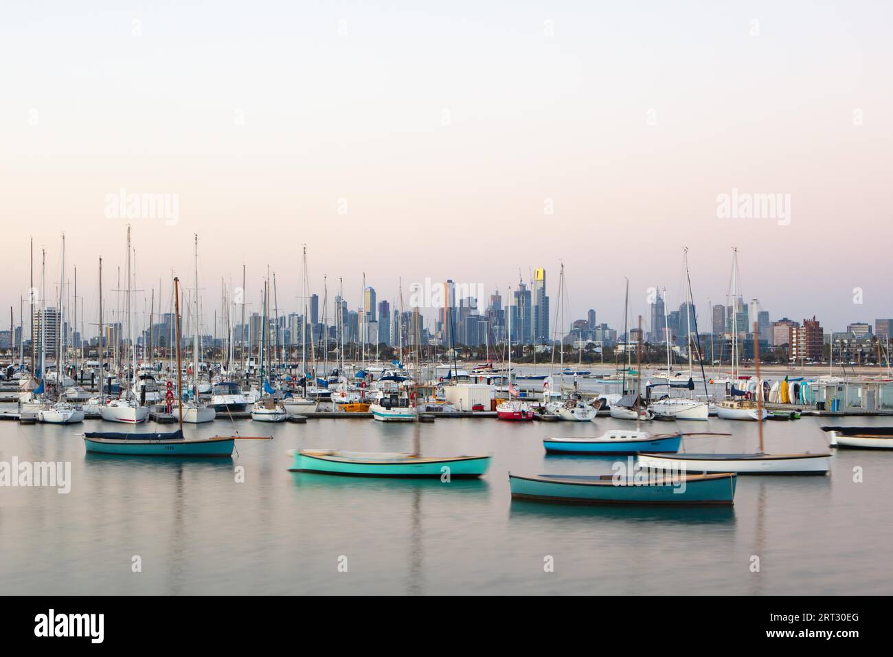 Un coucher de soleil sur l'été à partir de Melbourne St Kilda Pier à Victoria, Australie Banque D'Images