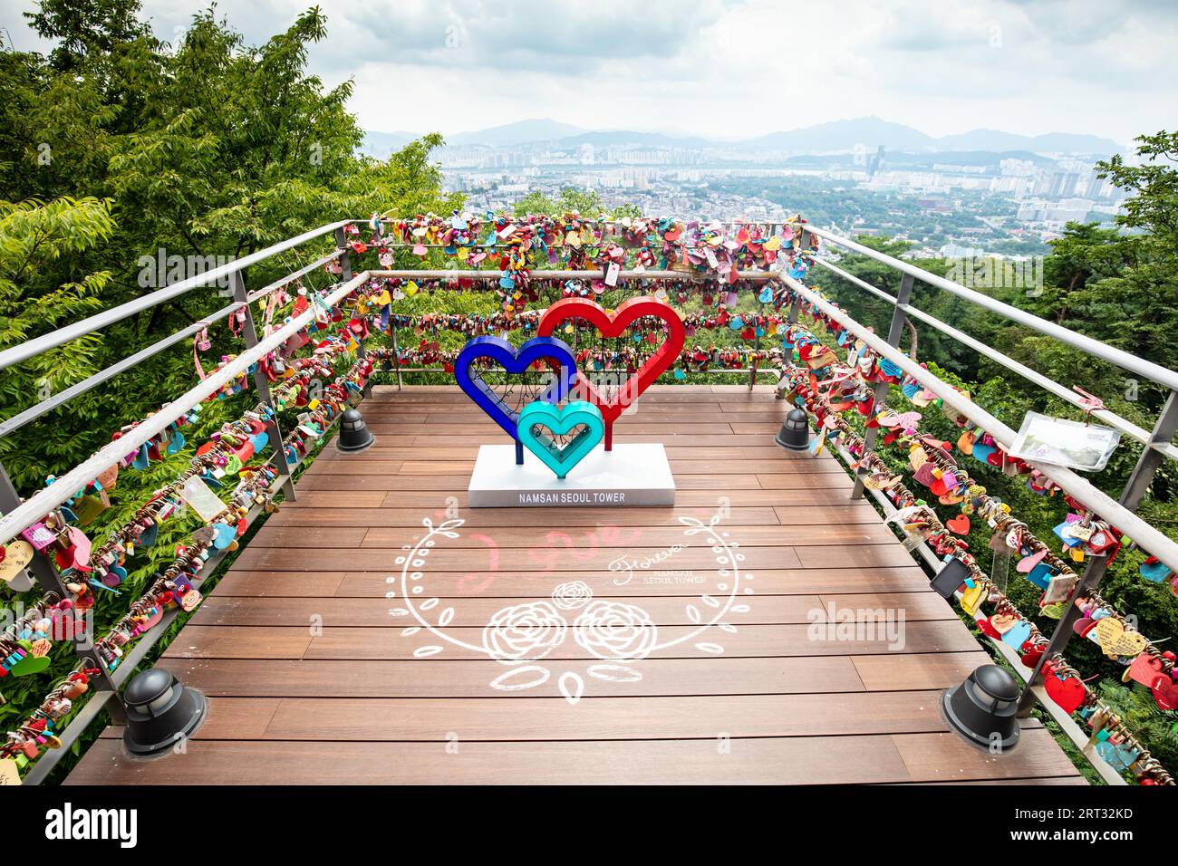 SÉOUL, CORÉE DU SUD, 25 AOÛT 2018 : des milliers d'écluses d'amour à N Seoul Tower, Namsan Park. Corée du Sud Banque D'Images