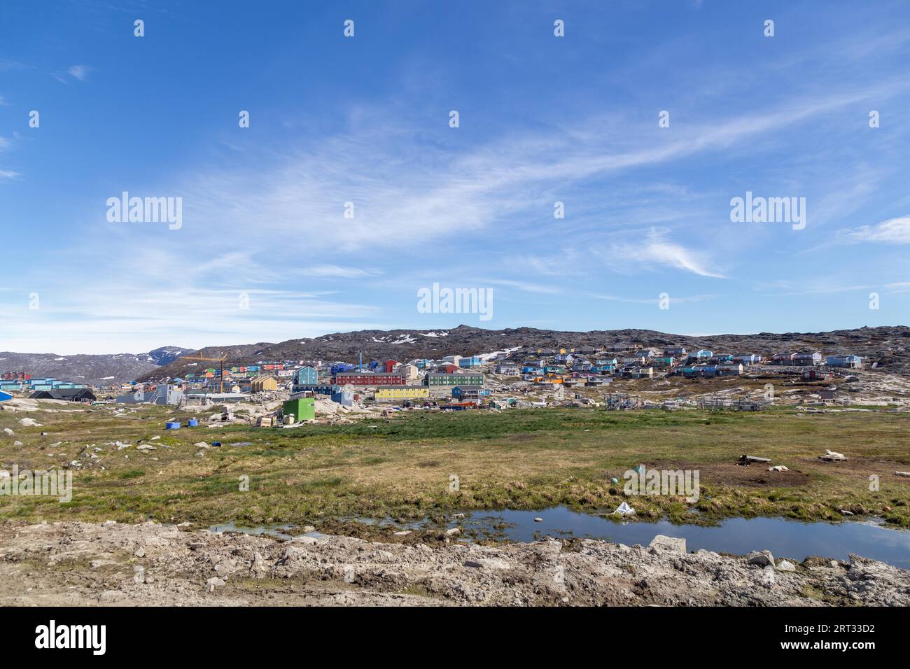 Ilulissat, Groenland, 30 juin 2018 : vue sur la ville avec ses maisons en bois coloful. Ilulissat, anciennement Jakobshavn est la plus grande ville de l'Ouest Banque D'Images