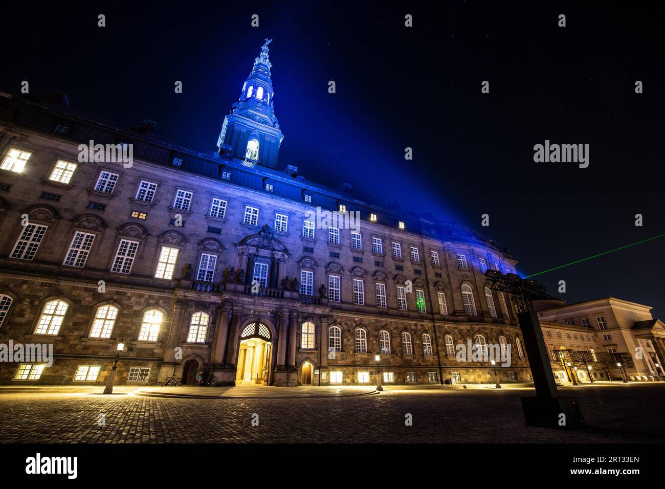 Copenhague, Danemark, 15 février 2019 : le siège du Parlement danois Palais Christiansborg illuminé pour le Festival de la lumière 2019 Banque D'Images