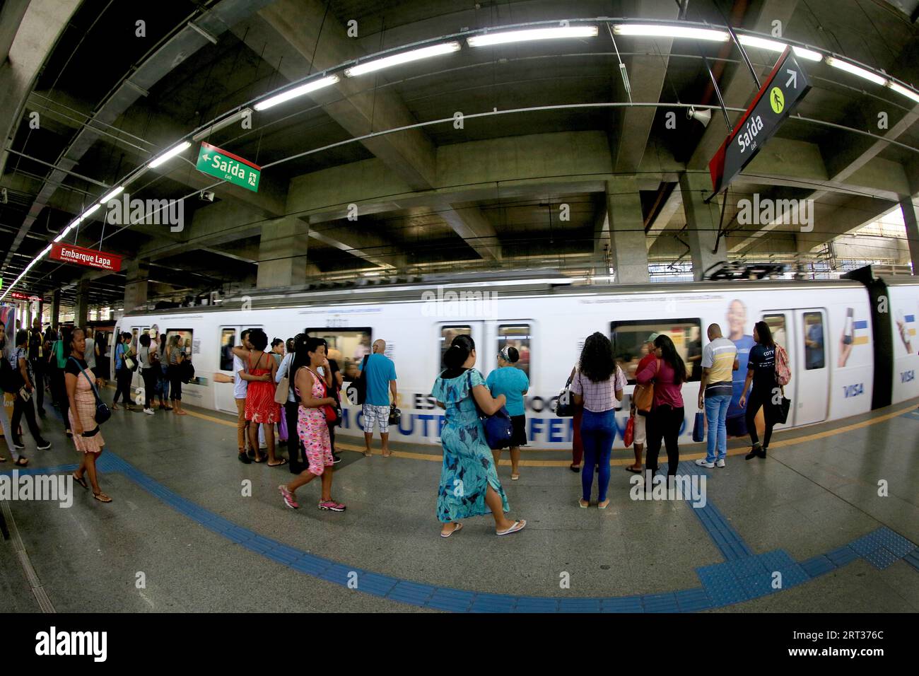 salvador, bahia, brésil mai 29,2023 : passagers utilisant la station de métro de la ville de salvador. Banque D'Images