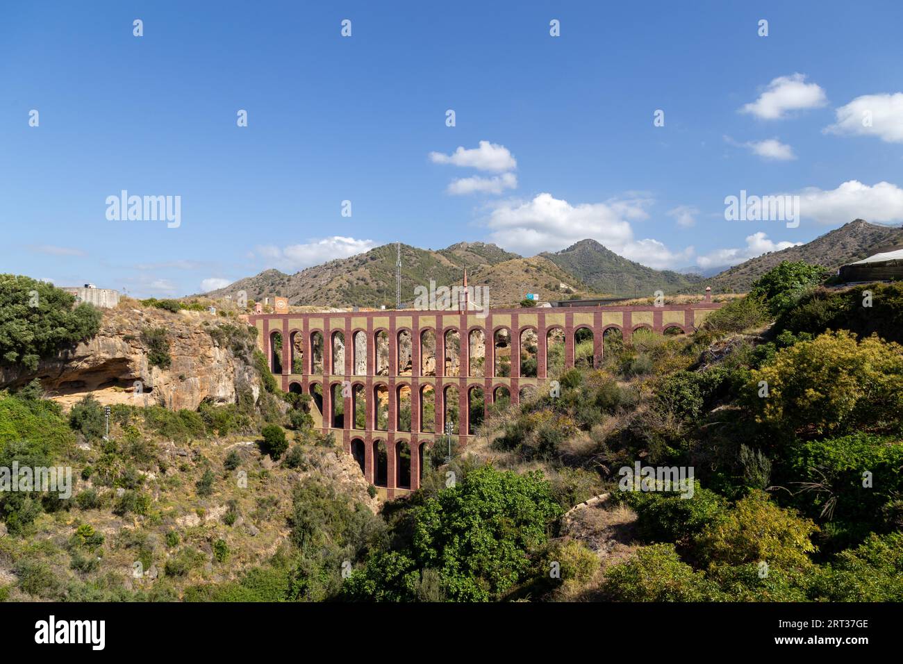 Nerja, Espagne, 30 mai 2019 : vue de l'aqueduc historique de l'aigle près de Nerja Banque D'Images
