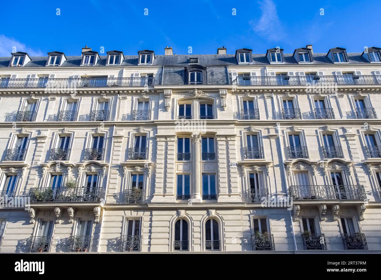 Paris, belles façades du 7E arrondissement, quai Voltaire, près de la Seine Banque D'Images