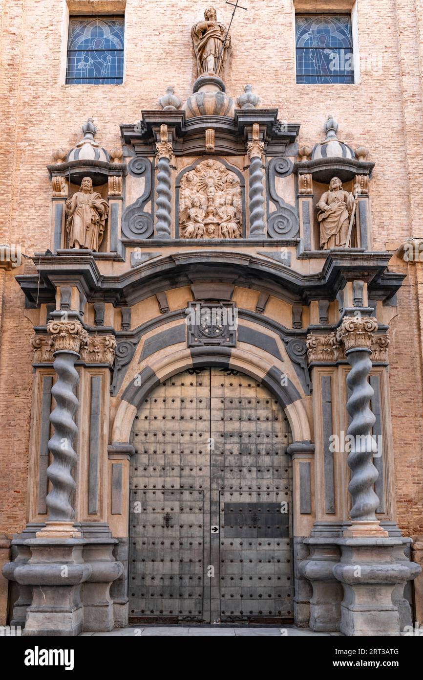 Saragosse, Espagne - 14 février 2022 : l'église de San Felipe et Santiago el Menor est un bâtiment baroque situé dans la ville de Saragosse, Espagne. Banque D'Images