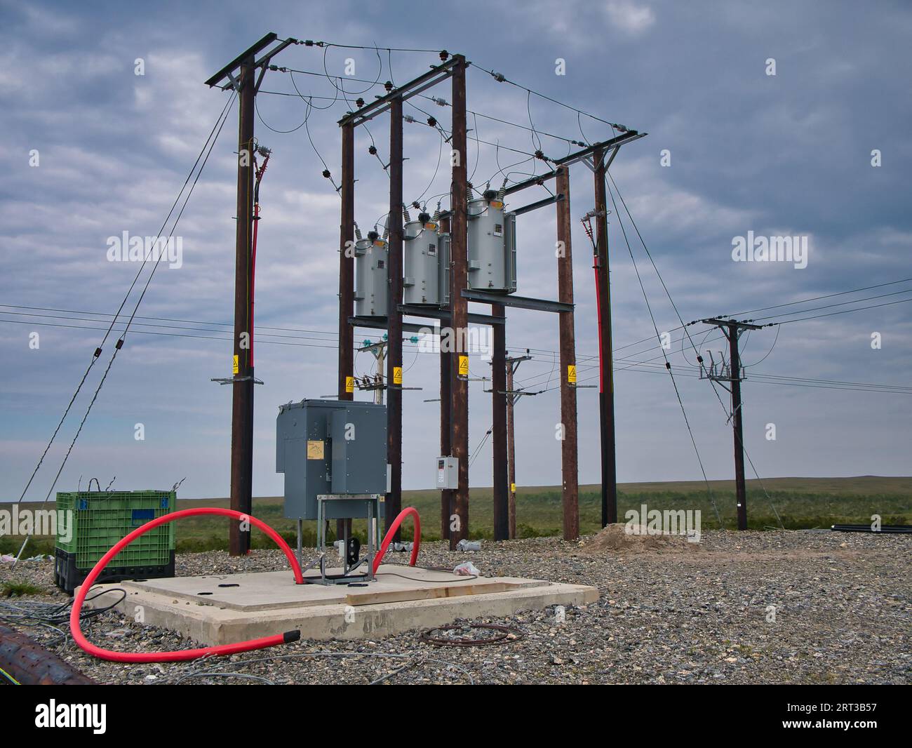 Poteaux et infrastructures d'approvisionnement et de distribution d'électricité sur l'île de Lewis dans les Hébrides extérieures en Écosse, au Royaume-Uni. Banque D'Images