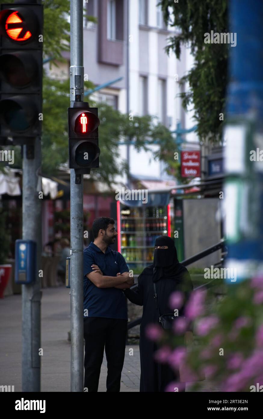 Bihac, Bosnie-Herzégovine - 06 septembre 2023 : une promenade dans le centre de la ville de Bihac dans la fédération de Bosnie-Herzégovine dans une soirée d'été ensoleillée. Se Banque D'Images