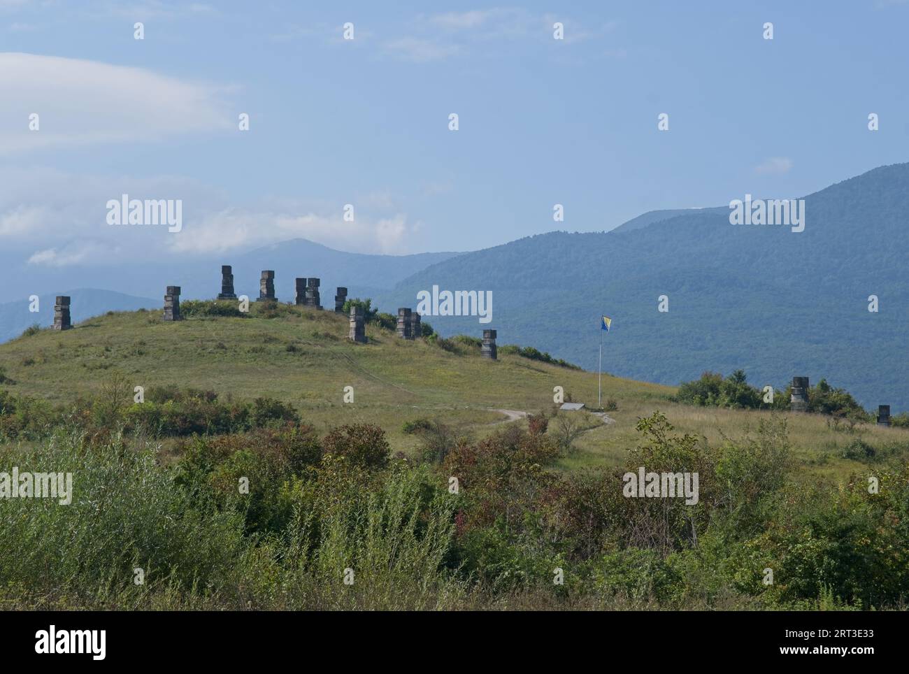 Bihac, Bosnie-Herzégovine - 06 septembre 2023 : site commémoratif serbe. 12 000 à 15 000 civils serbes ont été assassinés par le régime oustacha en 1941 à Garav Banque D'Images