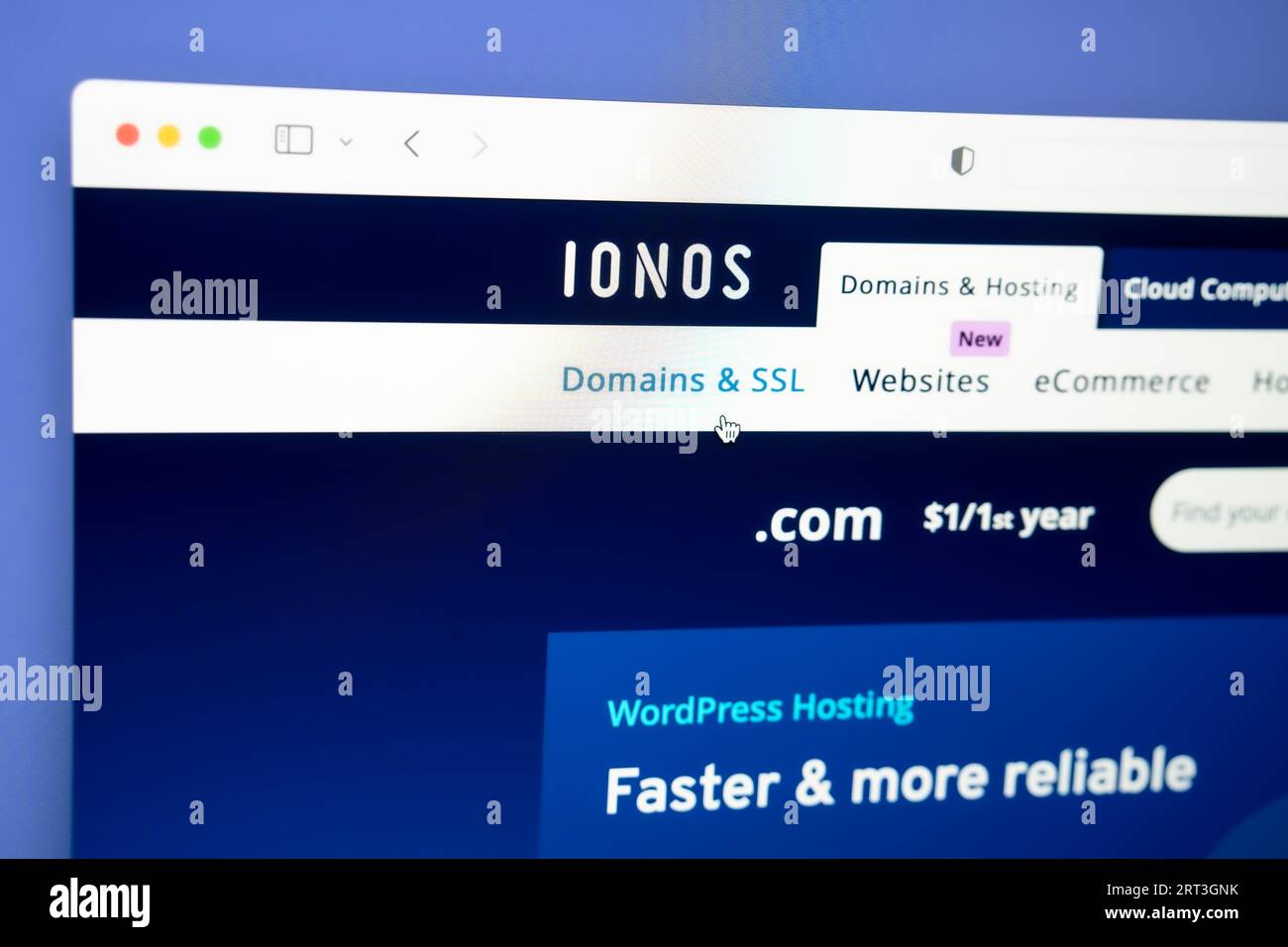 Ostersund, Suède - août 30 2023 : site web IONOS sur un écran d'ordinateur. IONOS est un fournisseur d'accès Internet allemand. Banque D'Images
