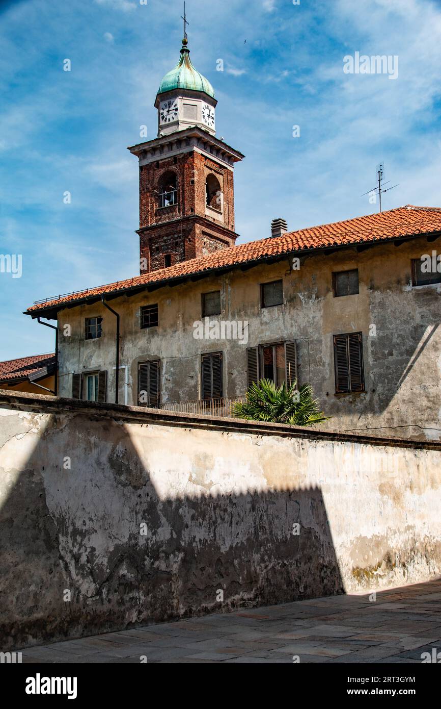 Belles allées couvertes dans la ville médiévale historique de Cirié, Turin, Piémont, Italie Banque D'Images