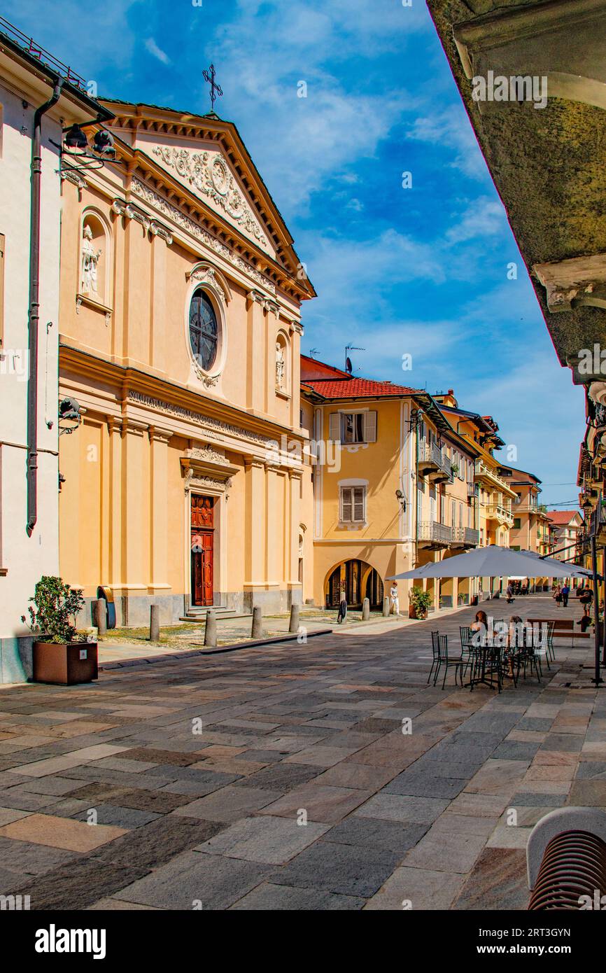 Belles allées couvertes dans la ville médiévale historique de Cirié, Turin, Piémont, Italie Banque D'Images