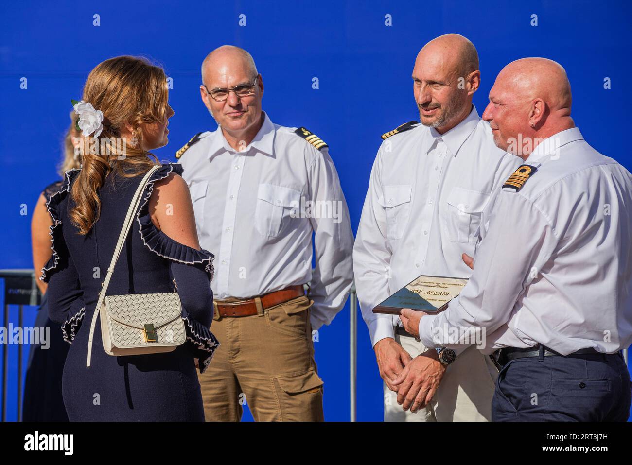 Princesse Alexia des pays-Bas, pour son premier engagement public avec la plaque qui porte son nom, lors de la cérémonie de baptême de la drague «VOX ALEXIA» au terminal de croisière. La drague «Vox Alexia» est nommée d'après son Altesse Royale la Princesse Alexia des pays-Bas, la fille du roi Willem-Alexander et de la reine Maxima. Après le baptême, le Princess a fait une visite du navire et a parlé avec des membres d'équipage et des employés de l'association Young Van Oord. Le Vox Alexia est une drague à trémie aspirante traînante. C'est un type de drague qui peut, par exemple, aspirer sa Banque D'Images