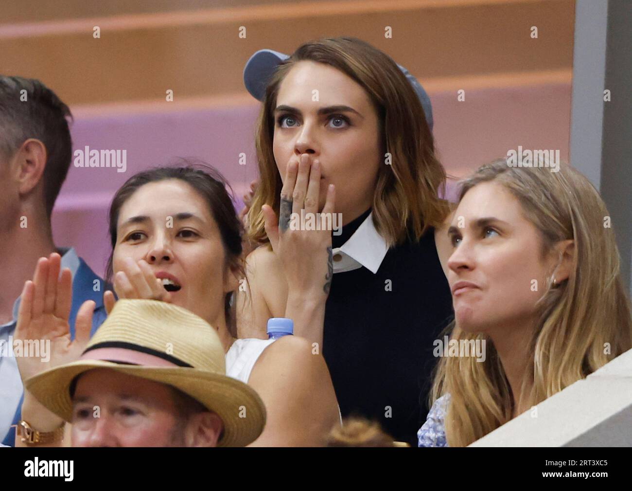 Flushing Meadow, États-Unis. 09 septembre 2023. Cara Devigny regarde l'action lors du match de finale féminine entre Coco Gauff et Aryna Sabalenka de Biélorussie au stade Arthur Ashe lors des Championnats américains Open de tennis 2023 au USTA Billie Jean King National tennis Center à New York le samedi 9 septembre 2023. Photo de John Angelillo/UPI crédit : UPI/Alamy Live News Banque D'Images