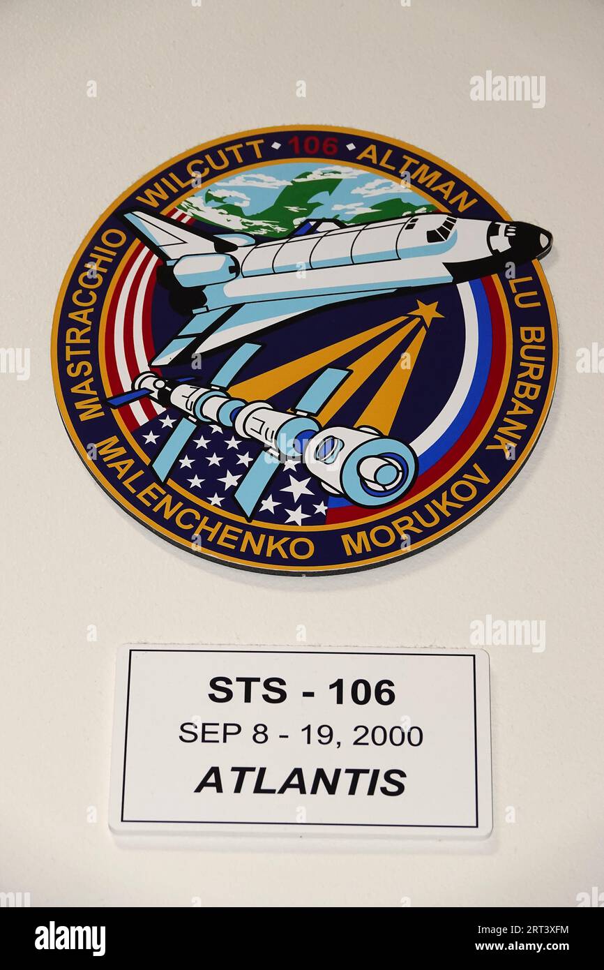 Image du patch spatial pour Space Transportation System-106 (navette spatiale Atlantis) exposée au Space Center Houston Banque D'Images