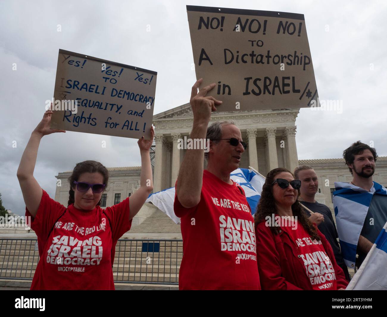 10 septembre 2023, Washington, District de Columbia, États-Unis : les partisans d’un rassemblement démocratique israélien à travers le monde, y compris devant la Cour suprême des États-Unis, pour exiger qu’Israël conserve son indépendance judiciaire. Ces rassemblements étaient coordonnés par UnXeptable, un groupe local d’Israéliens vivant en dehors d’Israël. Cette semaine IsraelÃs, la Cour suprême discutera des implications judiciaires et constitutionnelles de la révocation de la clause de raisonnabilité adoptée par la Knesset en juillet. (Image de crédit : © Sue Dorfman/ZUMA Press Wire) USAGE ÉDITORIAL SEULEMENT! Non destiné à UN USAGE commercial ! Banque D'Images