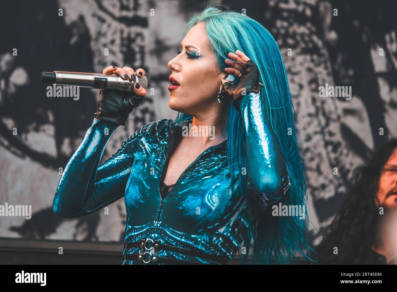Horsens, Danemark. 12h, août 2023. Le groupe de Death Metal mélodique suédois Arch Enemy donne un concert live lors du festival de Metal danois Jailbreak 2023 à Horsens. Ici, la chanteuse Alissa White-Gluz est vue en direct sur scène. (Crédit photo : Gonzales photo - Rolf Meldgaard). Banque D'Images