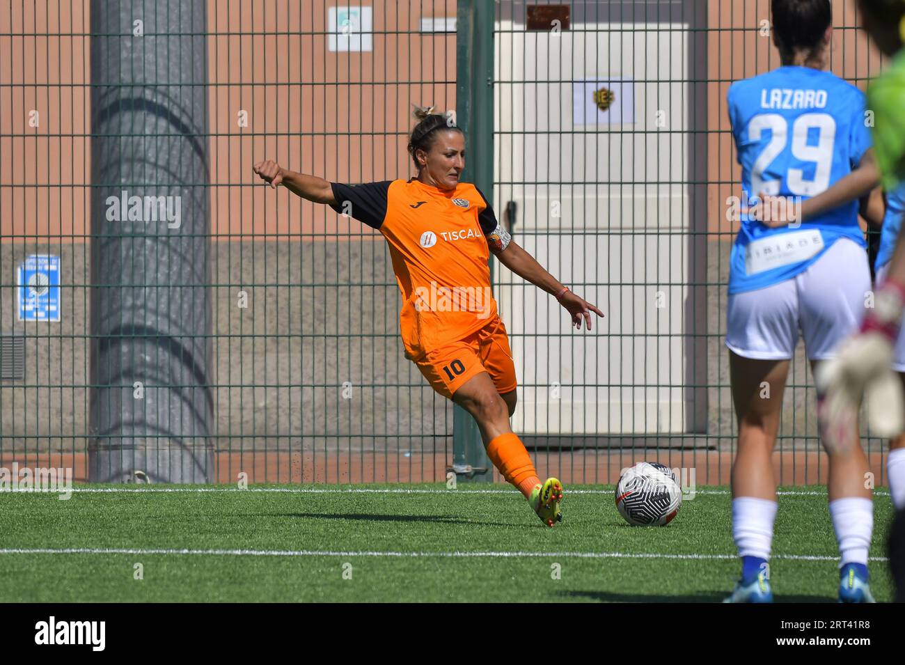 Rome, Italie. 10 septembre 2023. Vanessa Nagni (Res Roma) Federica Verritti (Napoli) lors du match Linkem Res Roma VIII vs Napoli Femminile Round of 16 of Italian Women's Cup au Raimondo Vianello Stadium le 10 septembre 2023 à Rome, Italie crédit : Independent photo Agency/Alamy Live News Banque D'Images