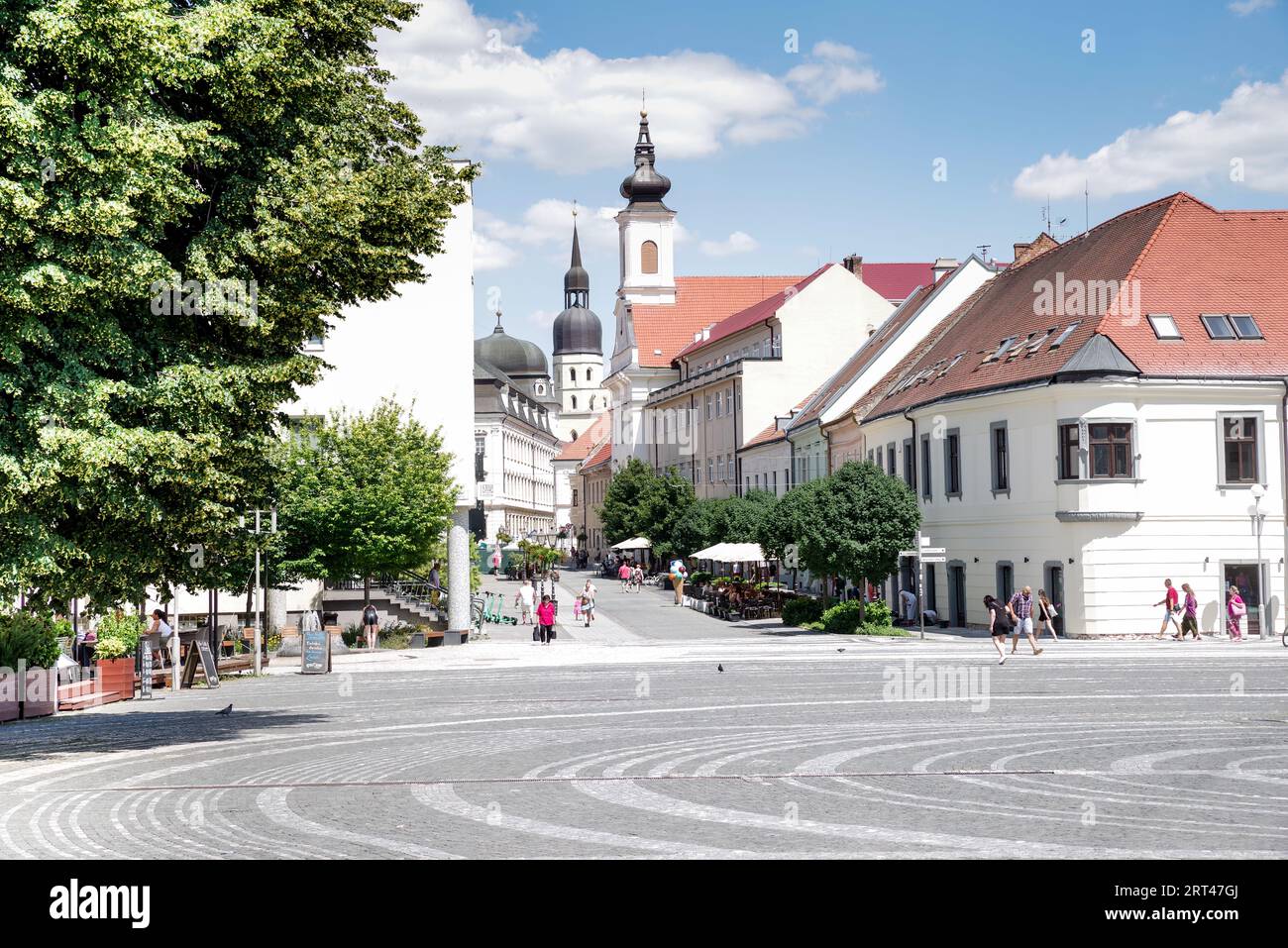 Centre-ville de Trnava par une journée d'été ensoleillée (Slovaquie, Europe de l'est) Banque D'Images