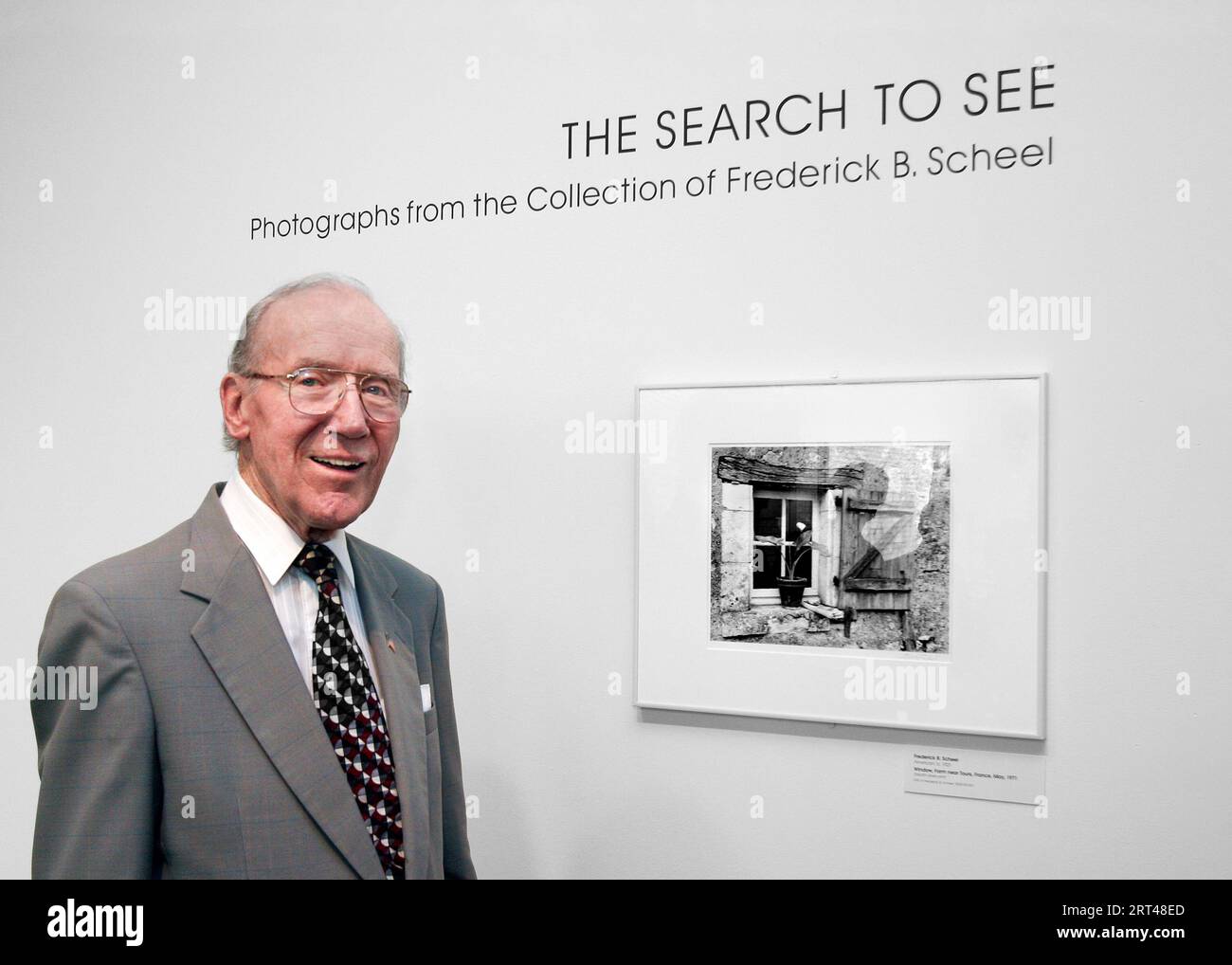 Portrait de Fred Scheel (1921-2011), homme d'affaires, photographe et mécène américain, lors de l'ouverture de son exposition photographique The Search to See: Banque D'Images