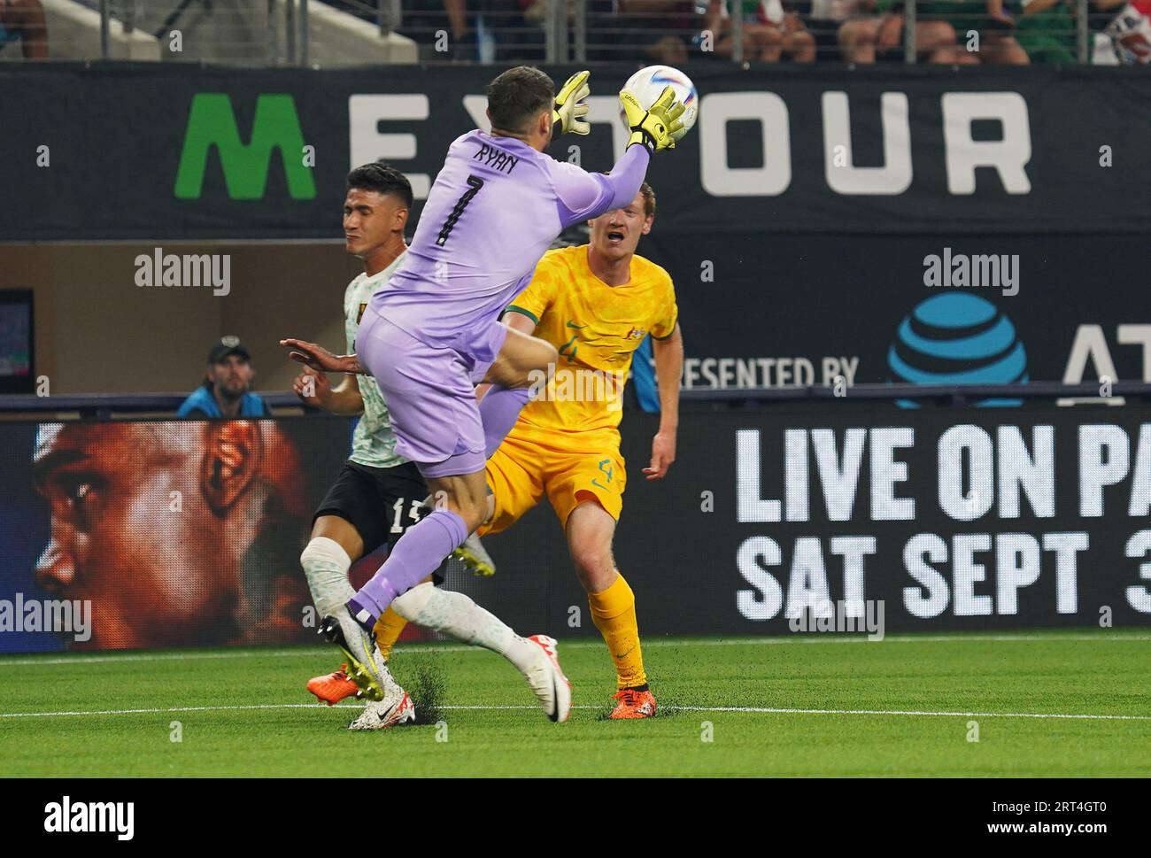 Arlington, Texas, États-Unis : le gardien australien Mathew Ryan poursuit le ballon lors du match international de football entre le Mexique et l'Australie joué au AT&T Stadium le samedi 9 septembre 2023. (Image de crédit : © Javier Vicencio/eyepix via ZUMA Press Wire) USAGE ÉDITORIAL SEULEMENT! Non destiné à UN USAGE commercial ! Banque D'Images