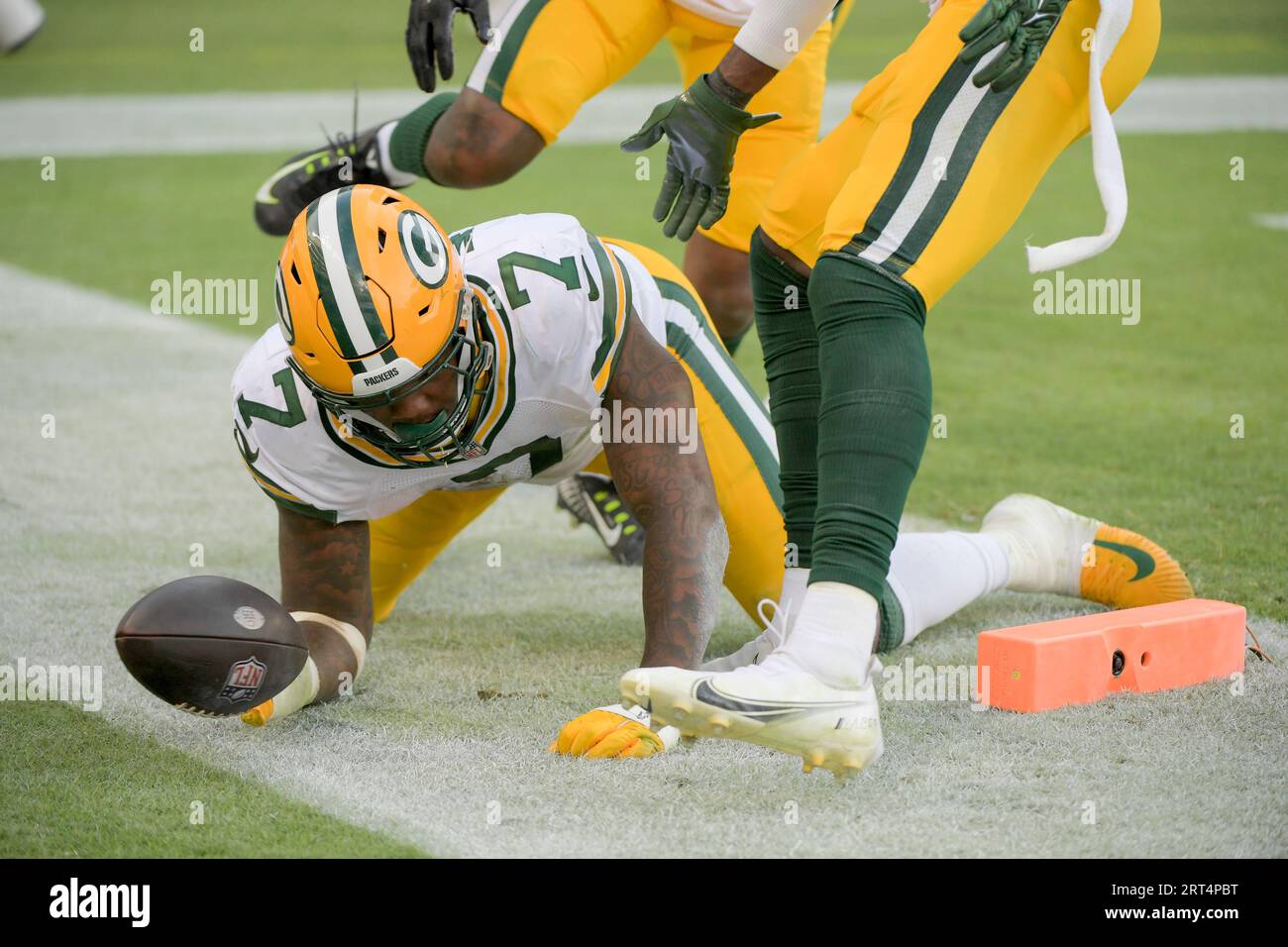 Chicago, États-Unis. 10 septembre 2023. Le linebacker Quay Walker (7) de Green Bay Packers marque un touchdown contre les Bears de Chicago au Soldier Field à Chicago le dimanche 10 septembre 2023. Packers a gagné 38-20. Photo de Mark Black/UPI crédit : UPI/Alamy Live News Banque D'Images