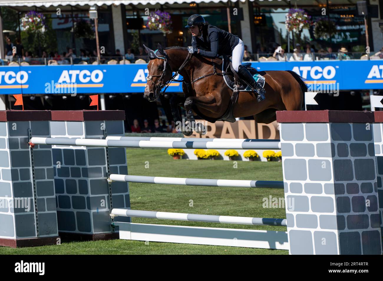 Calgary, Alberta, Canada, 10 septembre 2023. Kendra Brinkop (GER) à cheval dans le temps, les Masters, Spruce Meadows - CPKC Grand Prix - crédit : Peter Llewellyn/Alamy Live News Banque D'Images