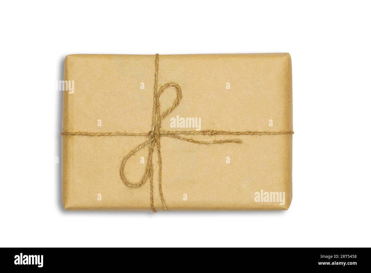 Noël de vacances avec décoration festive sur fond isolé blanc avec chemin de détourage. Alterner Noël et nouvel an boîte-cadeau de vacances sur blanc. Banque D'Images