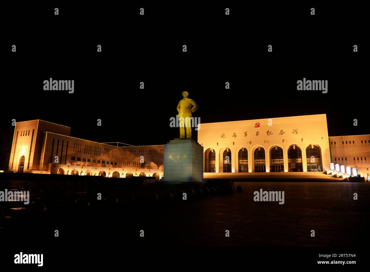 Yan'an City - 2 avril 2017 : sculpture de Mao Zedong dans la nuit, ville de yan'an, province du Shaanxi, Chine Banque D'Images