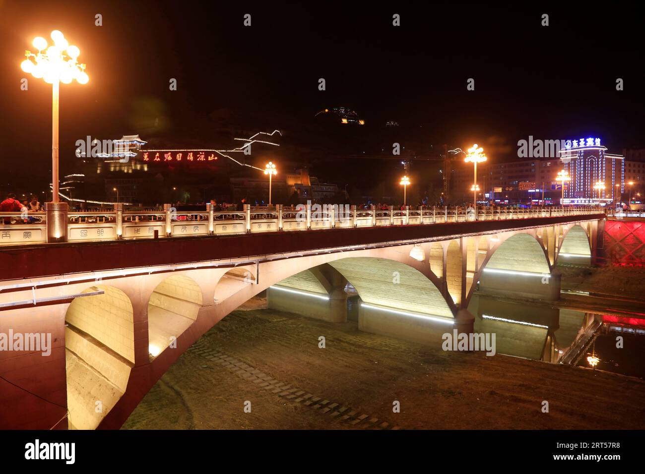 Paysage architectural du pont yan'an la nuit, Chine Banque D'Images