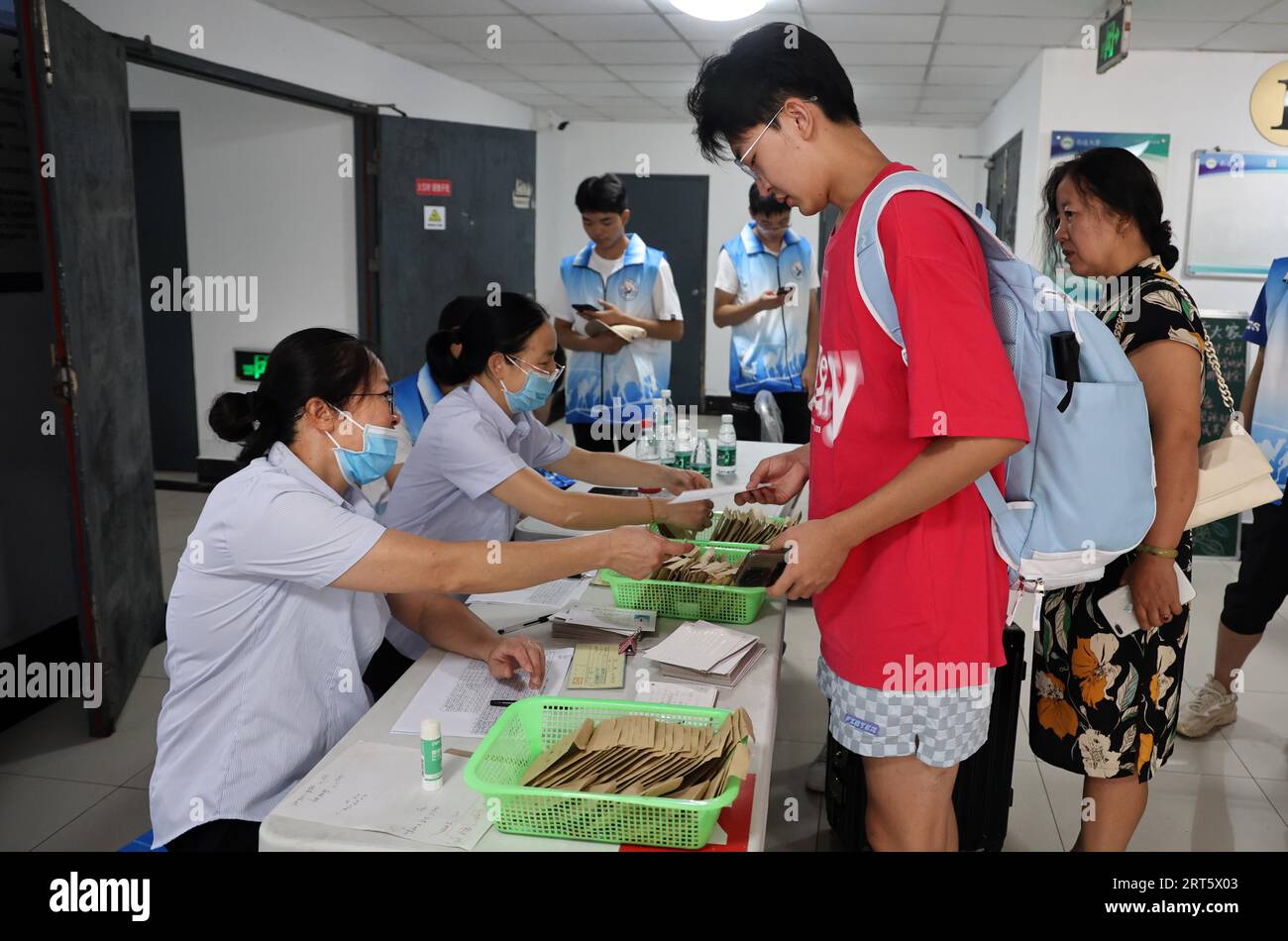 L'Université de Nantong accueille les 2023 étudiants de première année de premier cycle dans la ville de Nantong, dans la province de Jiangsu de l'est de la Chine, 9 septembre 2023. (Photo ChinaImages/Sipa USA) crédit : SIPA US/Alamy Live News Banque D'Images