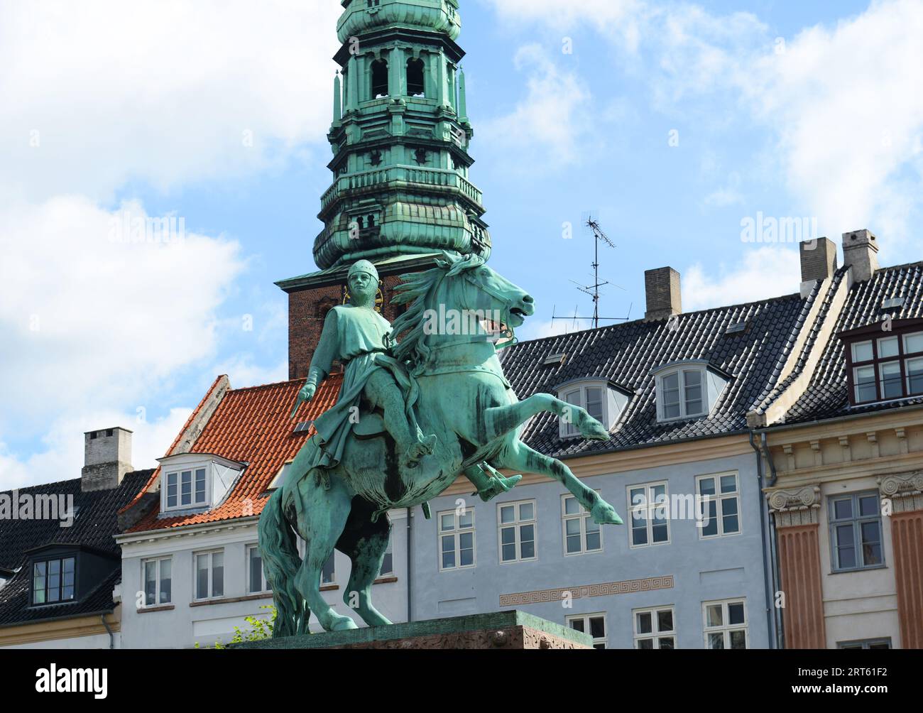 La statue équestre de l'évêque Absalon sur Højbro Plads, Copenhague, Danemark. Banque D'Images