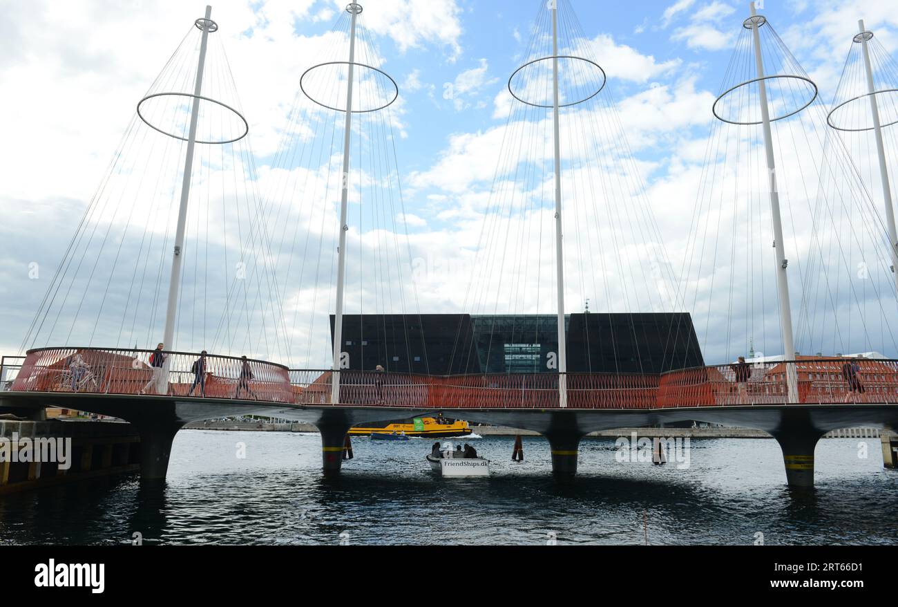 Le pont du cercle et la bibliothèque royale à Copenhague, Danemark. Banque D'Images