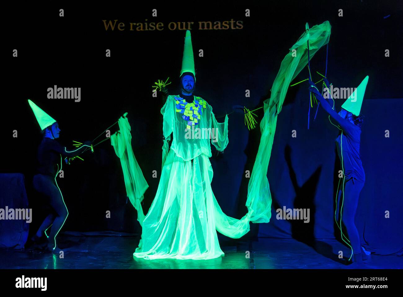 Interprètes de la comédie musicale UV Opera Lipote : an Interconnected Journey au Festival Fringe d'Édimbourg, Écosse, Royaume-Uni Banque D'Images