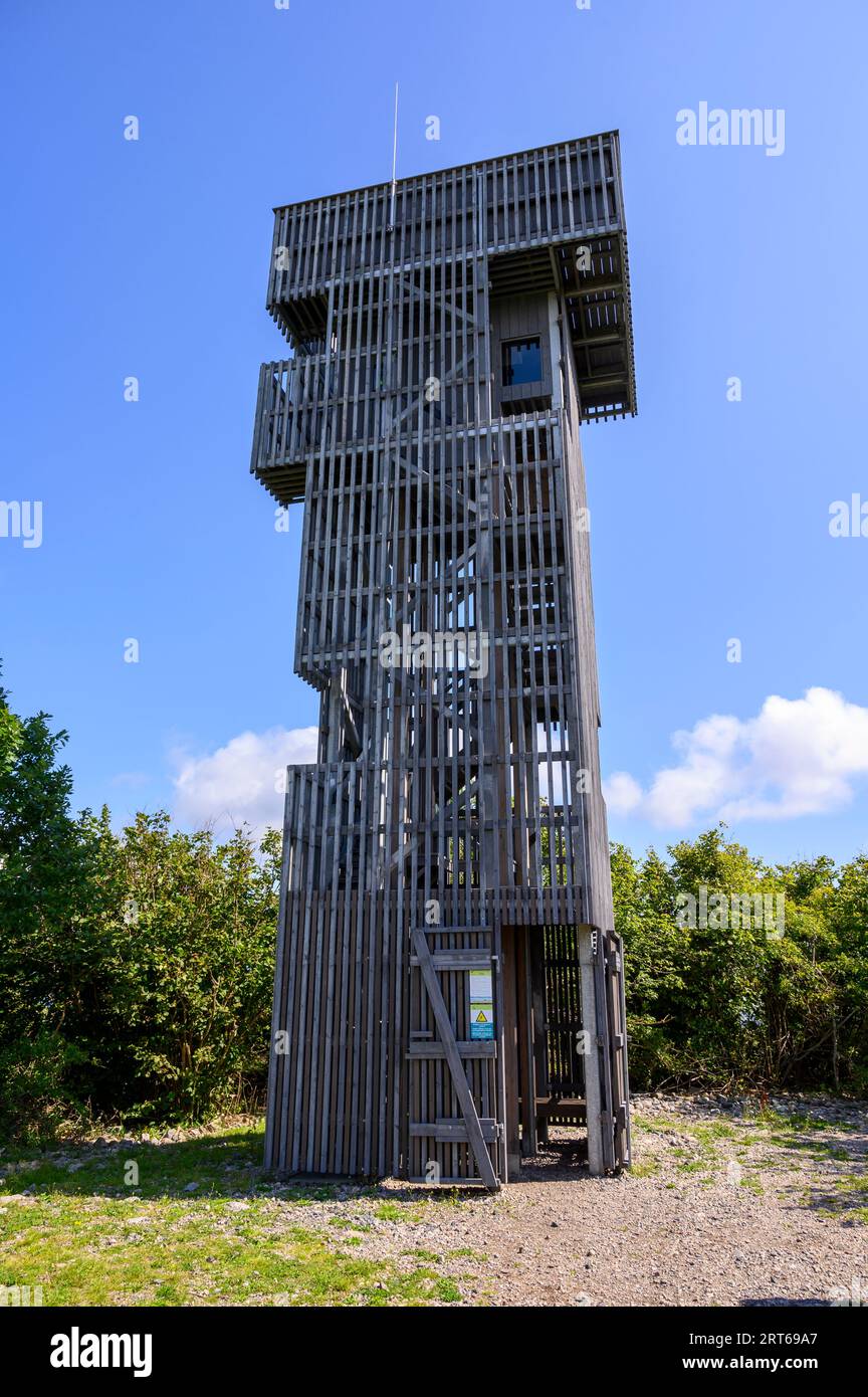 La station ornithologique de Jomfruland avec sa tour d'observation des oiseaux sur l'île de Jomfruland, Telemark, Norvège. Banque D'Images