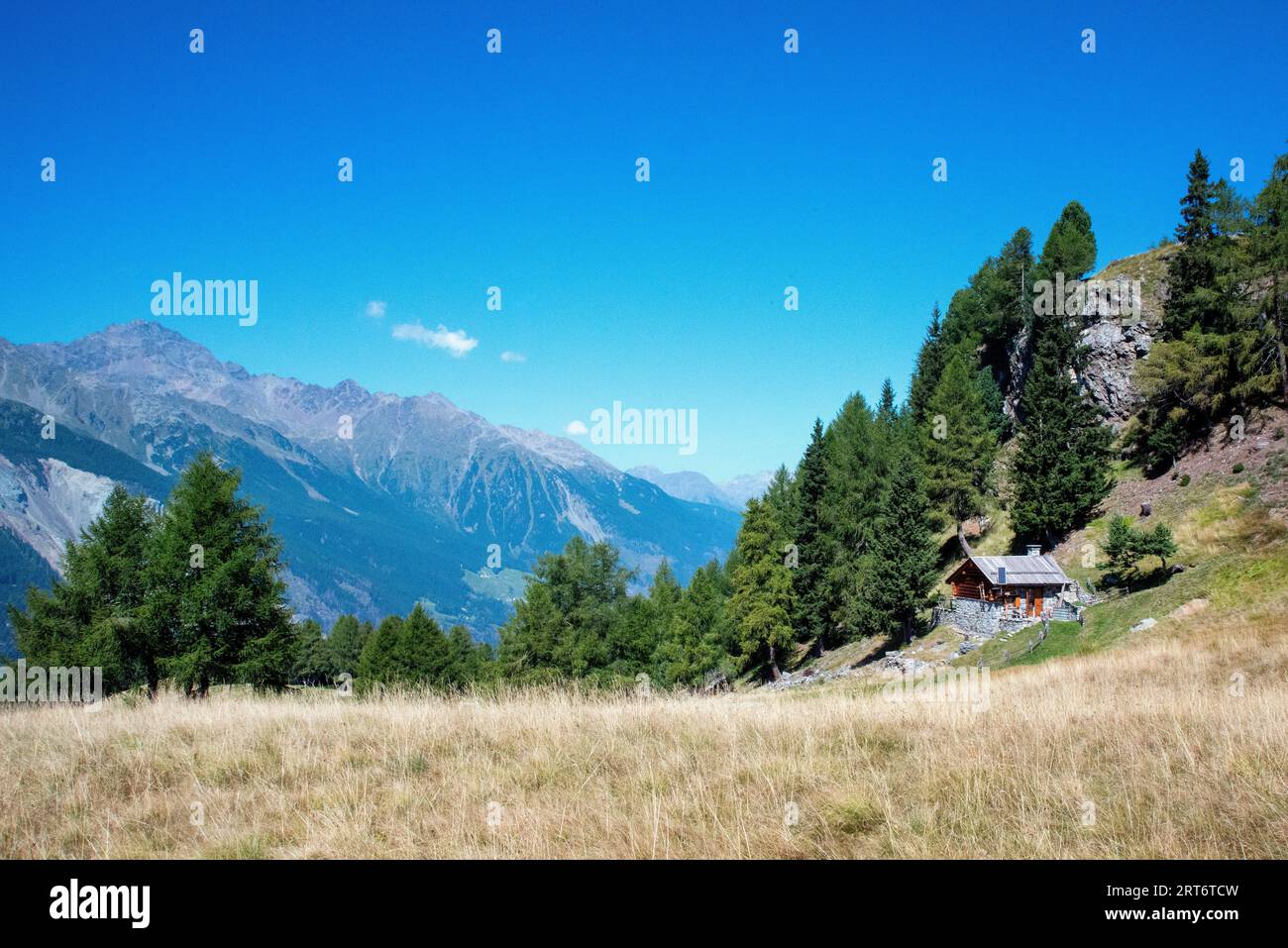 Cabanes de montagne photographiées dans les pâturages de Valtellina près de Bormio Banque D'Images