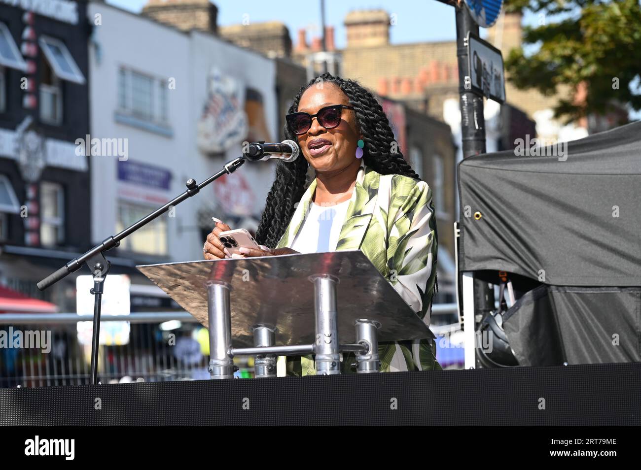 Camden Town, Londres, Royaume-Uni. 9 septembre 2023. Conférencier Angel Greaves Félicitations à la légende Shalamar, The Music Walk of Fame - Camden Music Festival, Londres, Royaume-Uni. Crédit : Voir Li/Picture Capital/Alamy Live News Banque D'Images