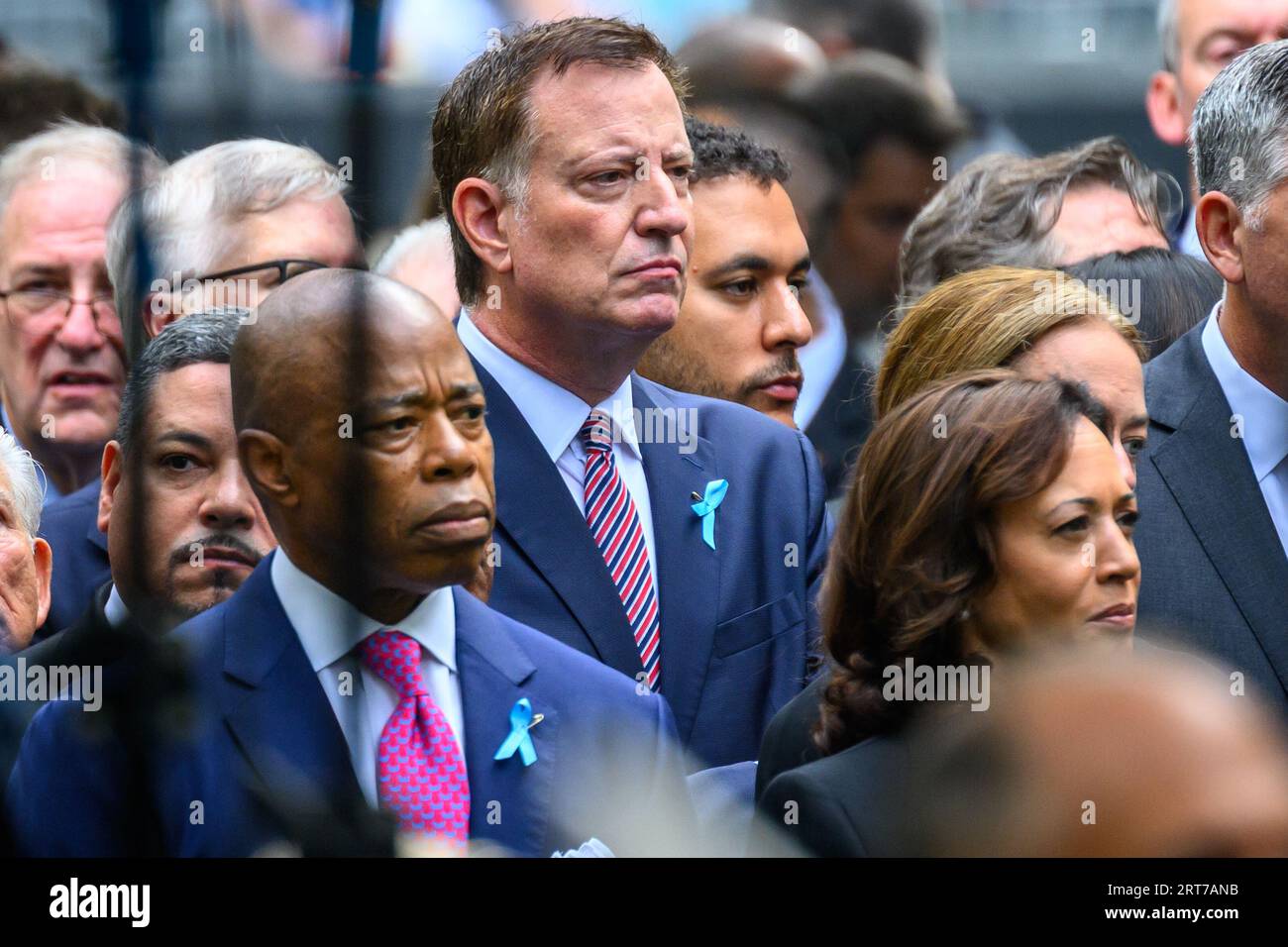 New York, États-Unis. 11 septembre 2023. (G-D) : le maire de New York Eric Adams, l'ancien maire de New York Bill de Blasio et la vice-présidente des États-Unis Kamala Harris au National September 11 Memorial dans le centre de Manhattan lors des cérémonies de commémoration du 22e anniversaire des attentats du 11 septembre. Crédit : Enrique Shore/Alamy Live News Banque D'Images